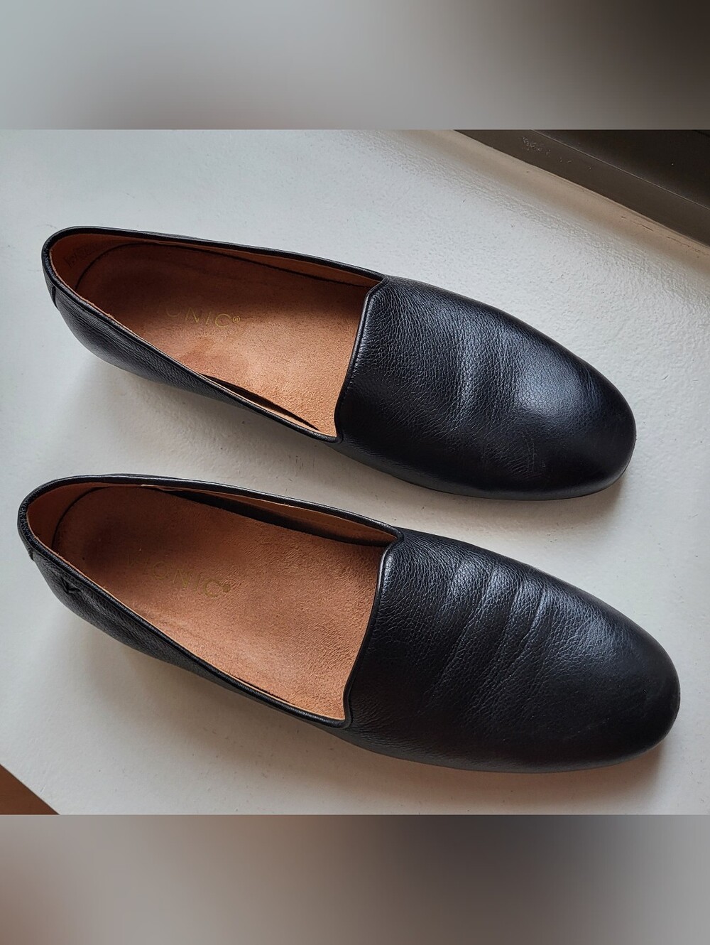 Vionic Willa II Black Leather Slip-On Loafer, Size 8M
